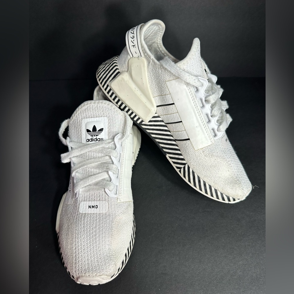 Adidas size 6 White NMD sneakers pre owned Exellent condition.